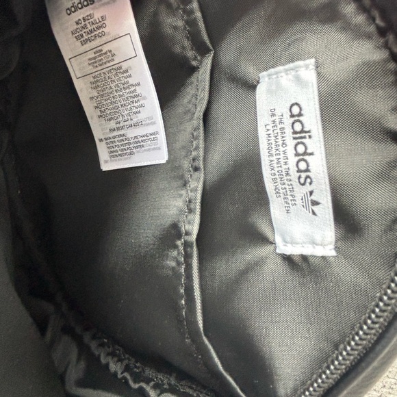 BNWT Adidas Originals Classic Round Crossbody Bag - Black - Picture 15 of 15